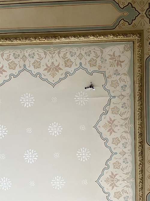 Restauratie 19e eeuws papier macheplafond // Atelier Koningsblauw